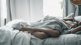 NOWOŚĆ! Len na zimowy sen – naturalna pościel od marki IL LETTO Styl życia, LIFESTYLE - Wraz z nastaniem zimowych chłodów, kiedy organizm potrzebuje więcej czasu na regenerację, warto zwrócić uwagę na jakość snu. Kluczowe znaczenie ma dobór pościeli, która zimą powinna zapewnić odpowiednią temperaturę ciała oraz zdrowy odpoczynek.