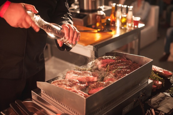 Restauracja Merliniego Partnerem Whisky Live Warsaw 2018 Styl życia, LIFESTYLE - Za nami 5. już edycja Festiwalu Whisky Live Warsaw. Jego tegoroczna odsłona stanowiła nie tylko niezliczoną liczbę znamienitych trunków, lecz również i rozbudowany koncept kulinarny, którego w tym roku Partnerem została Restauracja Merliniego.