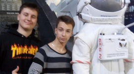 Naukowy maraton białostockich licealistów. Rozwijali pasje z energią Styl życia, LIFESTYLE - Warsztaty w Instytucie Plazmy i Laserowej Mikrosyntezy, wizyta w łódzkim EC1 oraz w „Eksperymentatorium” i zajęcia w Narodowym Centrum Badań Jądrowych. Praktyczne warsztaty to element, realizowanego w I SLO w Białymstoku, unijnego projektu „Rozwijamy pasje”.