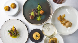 MENU DEGUSTACYJNE PODBIJA SERCA SMAKOSZY! Styl życia, LIFESTYLE - Jednym z wiodących trendów w 2018 roku jest tasting menu. Menu degustacyjne wywodzi się z zachodu i jest od lat sposobem szefów kuchni, aby dobrze zaprezentować siebie, swoje umiejętności, dbając przy tym o to, aby klient ciekawie spędził czas.