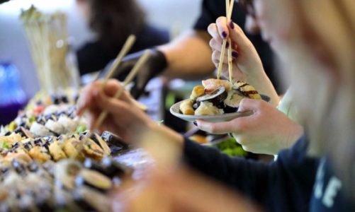 Lunch bufet sushi