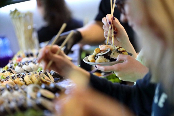 Lunch bufet sushi