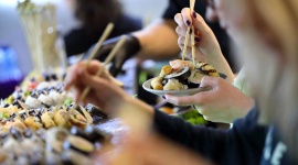 Lunch bufet sushi Styl życia, LIFESTYLE - Koku Sushi proponuje nowatorskie podejście do tematu „lunch na mieście”.