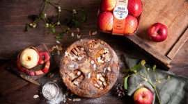 Jabłka w korzennym cieście Styl życia, LIFESTYLE - Korzenne przyprawy, puszyste ciasto i słodka, soczysta Gala – idealna kompozycja smaków i aromatów, nie tylko na Święta. Bracia Sadownicy polecają łatwy w wykonaniu, domowy wypiek. Po prostu pyszny!