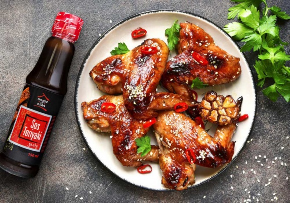 Menu na sylwestrową domówkę Styl życia, LIFESTYLE - Wiele osób wybiera spędzenie Sylwestra w domu – własnym lub znajomych. I tu pojawia się pytanie - co przygotować do jedzenia na domówkę?
