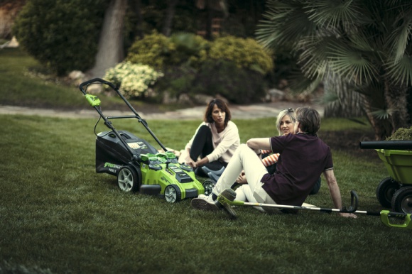 Lange Łukaszuk podsumowuje rok w branży elektronarzędzi ogrodowych Styl życia, LIFESTYLE - Późna wiosna, suche lato, błyskawiczny rozkwit rynku urządzeń akumulatorowych i rosnąca popularność robotów koszących – pod znakiem tych wydarzeń minęło ostatnich 12 miesięcy w branży elektronarzędzi do ogrodu.