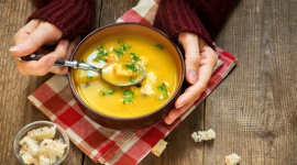 Jak zachować letnią sylwetkę zimą? Styl życia, LIFESTYLE - Chłód, deszcz i mróz nie sprzyjają zdrowym nawykom żywieniowym. Dlatego też, szczególnie w tym okresie należy zadbać o prawidłowo zbilansowaną dietę i nie zapominać o aktywności fizycznej.