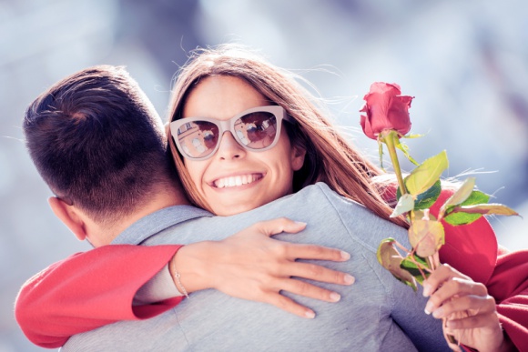 5 pomysłów na dzień kobiet Styl życia, LIFESTYLE - Dzień kobiet zwiastuje nadejście wiosny. Kwiaciarnie przeżywają jeszcze większe oblężenie niż w walentynki. Mężczyźni stają przed ciężkim zadaniem znalezienia prezentu, ale co kupić osobie, która niczego w sumie nie potrzebuje?