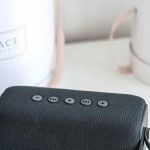 5 akcesoriów w najmodniejszych kolorach, które odmienią mieszkanie na wiosnę
