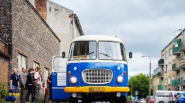 Majówka w Warszawie z WPT 1313 Styl życia, LIFESTYLE - Już niebawem majówka. Na tych, którzy zostaną w Warszawie lub właśnie do niej przyjadą, będą czekały przeróżne atrakcje. Firma WPT 1313 przygotowała specjalny plan wycieczek. Już od 27.04 codziennie będzie można podziwiać Warszawę z okien Jelcza 043.