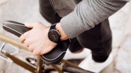 Nie forma na lato, a zdrowie na lata, czyli o co biega w zegarkach sportowych Styl życia, LIFESTYLE - Bez względu na to, czy szykujesz się do bicia rekordów życiowych w kolejnych zawodach sportowych, czy dopiero rozpoczynasz aktywność fizyczną, by zrzucić dodatkowe kilogramy – przyda Ci się sprzęt, który dokładnie zmierzy Twoje wyniki.