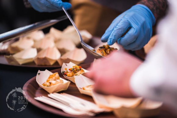 Merliniego wsparło kulinarnie Show Rum Warsaw 2019 Styl życia, LIFESTYLE - Za nami pierwsza odsłona festiwalu Show Rum Warsaw. Za jego koncept kulinarny odpowiadało kultowe miejsce dla wszystkich miłośników prawdziwie soczystych steków i intensywnych w smaku owoców morza - Restauracja Merliniego.