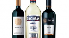 Wina na wesele Styl życia, LIFESTYLE - Sezon ślubny trwa. Na weselnych stołach coraz częściej oprócz wódki pojawiają się inne alkohole.