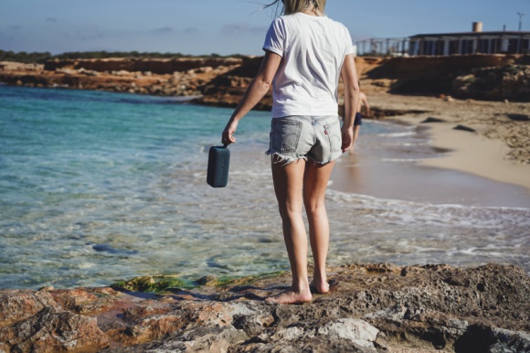 Upalny dzień nad wodą – o czym warto pamiętać? Styl życia, LIFESTYLE - O czym musimy pamiętać, wyjeżdżając nad jezioro lub pobliskie kąpielisko? Czego absolutnie nie robić?