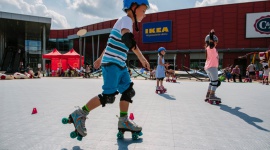 Sposób na wakacje - wrotkarnia w Porcie Łódź Styl życia, LIFESTYLE - Spędzacie wakacje w mieście? Nie macie pomysłu co robić? Przyjdźcie koniecznie do wrotkarni w Porcie Łódź. To świetna zabawa i co więcej – bezpłatna.