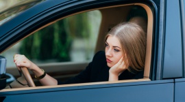 Nie trać czasu w korku! 4 porady, jak wykorzystać czas na zatłoczonej ulicy Styl życia, LIFESTYLE - Jeżeli pracujesz lub mieszkasz w dużym mieście i wyjeżdżasz na ulice w okolicach porannych lub popołudniowych, utknięcie w korku przynajmniej raz w tygodniu możemy Ci niemal zagwarantować.