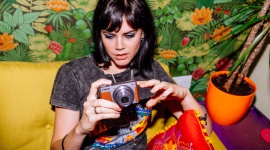 Smartfon czy aparat? Sposób na idealne zdjęcie z wakacji Styl życia, LIFESTYLE - Ludzie, chwile czy krajobrazy uwiecznione na klatkach aparatu to niezapomniana pamiątka z podróży.