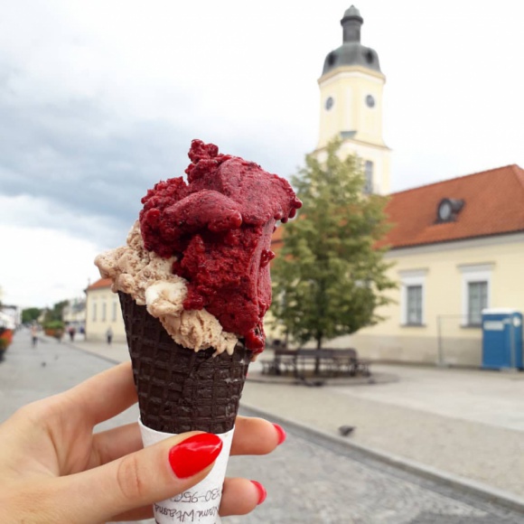 Lody pełne zdrowych dodatków – czy to możliwe? Styl życia, LIFESTYLE - Boom na zdrową żywność nie ominął branży lodowej. Najpierw na rynku pojawiły się rzemieślnicze lody, wytwarzane z prawdziwego mleka bez sztucznych konserwantów.