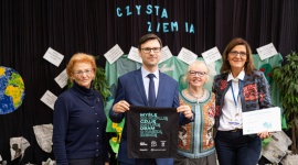 Kolejna edycja programu „Czysta Ziemia”- P&G edukuje ekologicznie Styl życia, LIFESTYLE - Procter & Gamble, lider branży FMCG na świecie, rozpoczął w Polsce drugą odsłonę programu „Czysta Ziemia”. Jest to wieloletnia inicjatywa stanowiąca element strategii zrównoważonego rozwoju koncernu.