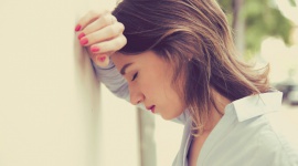 Zarządzanie stresem – jak możesz osiągnąć spokój wewnętrzny? Styl życia, LIFESTYLE - Czy tego chcesz czy nie – towarzyszy Ci każdego dnia i w przeróżnych okolicznościach. Czasem daje o sobie znać bardzo delikatnie, czasami potrafi wręcz paraliżować. Jeszcze innym razem motywuje Cię do osiągania wyznaczonych celów i pomaga w koncentracji.