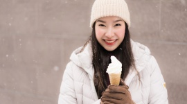 Na lody zimą? Świetny pomysł! Styl życia, LIFESTYLE - Kilka argumentów za tym, by w najbliższym czasie wybrać się do lodziarni, gdyż jedzenie lodów to dobry pomysł o każdej porze roku.