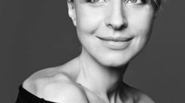 Mniej znaczy lepiej Styl życia, LIFESTYLE - Żyj świadomie i rezygnuj ze zbędnych rzeczy. Możesz zacząć od drobnego kroku – na przykład od tego, by zamiast wody butelkowanej pić zwykłą, przebadaną wodę z kranu – mówi aktorka Monika Dryl, ambasadorka kampanii #kranujesz, której pomysłodawcą jest firma J.S. Hamilton.