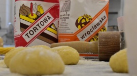 Podlaskie Zakłady Zbożowe na Tłusty Czwartek polecają pączki i faworki Styl życia, LIFESTYLE - Pączki, faworki, obwarzanki i inne słodkości – tylko jeden raz w roku nie idą w biodra i można się nimi delektować do woli.