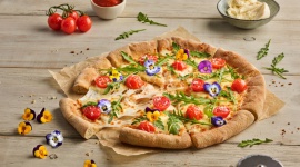 Bukiet na talerzu – wyjątkowa oferta Pizza Hut z okazji Dnia Kobiet Styl życia, LIFESTYLE - Już niebawem święto wszystkich Pań! Pomysłów na prezent można mieć całe mnóstwo – obiad czy kolacja w restauracji oraz kwiaty to nadal jedne z najbardziej popularnych