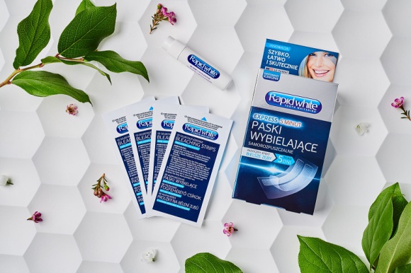 Wybielanie zębów – która z dostępnych metod jest dla Ciebie? Styl życia, LIFESTYLE - Przed ślubem, po zdjęciu aparatu ortodontycznego, dla lepszego samopoczucia i komfortu – wybielanie zębów to temat zawsze aktualny. Profesjonalny zabieg u stomatologa, a może efektywne sposoby domowe? Metody są różne – podpowiemy Ci, która będzie dla Ciebie najlepsza!