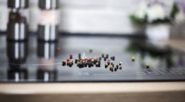 Slow life - za co kochamy gotowanie w wersji slow? Styl życia, LIFESTYLE - Jak wynika z raportu polskiej marki Naturativ, już dwa lata temu pojęcie slow life było znane 27% Polaków. Rozumiane jako życie bez pośpiechu, skupianie się na przeżywaniu „tu i teraz”, życiowa harmonia, popularyzuje zachowanie balansu między pracą a życiem prywatnym.