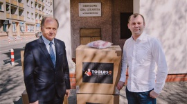 Tooles wspiera lekarzy w walce z koronawirusem