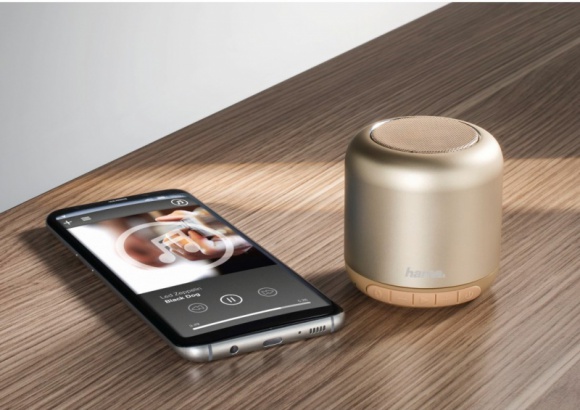 3 rzeczy, które możesz zrobić dla siebie podczas siedzenia w domu Styl życia, LIFESTYLE - Obecna sytuacja zmusza wielu z nas do siedzenia w domu. Większość osób pracuje zdalnie, zajmuje się dziećmi czy stara się ten czas wykorzystać na generalnie wiosenne porządki, co oznacza, że wcale im się nie nudzi.