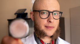 Kuchnia w dobie kwarantanny. Dlaczego Polacy kupują makaron i ser żółty? Styl życia, LIFESTYLE - • W sytuacji dużego stresu chętniej sięgamy po niezdrowe produkty o potencjalnie uzależniającym charakterze, np. słodycze czy fast food • Nawyki żywieniowe wypracowane podczas kilkutygodniowej samoizolacji mogą z nami zostać na dłużej