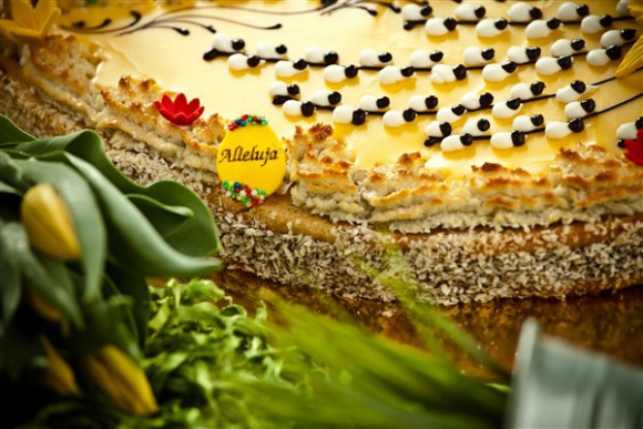 Mazurek wielkanocny – musi być smaczny i piękny Styl życia, LIFESTYLE - Choć tegoroczna Wielkanoc będzie inna – dla wielu osób spokojna, samotna, z dala od bliskich – to jednak nic nie stoi na przeszkodzie, by mimo wszystko tradycji stało się zadość.