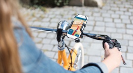 Ze smartfonem na rowerze, czyli nowy uchwyt od Hamy Styl życia, LIFESTYLE - Sezon rowerowy można uznać za rozpoczęty, a co za tym idzie nadszedł czas na zaopatrzenie się w gadżety, które mogą być przydatne podczas jazdy na dwóch kółkach.