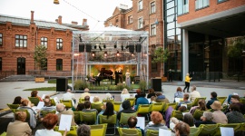 Rozpoczyna się Lato Konesera. Kilkaset wydarzeń na warszawskiej Pradze Styl życia, LIFESTYLE - Już w 1 lipca w Centrum Praskim Koneser rozpoczyna się wakacyjny cykl wydarzeń pod hasłem Lato Konesera. Od początku lipca do końca sierpnia, codziennie będzie można wziąć udział w wielu bezpłatnych atrakcjach.