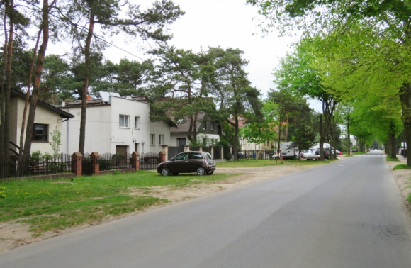 Dlaczego uciekamy z centrum miast? O zaletach życia na przedmieściach Styl życia, LIFESTYLE - Mieszkania na przedmieściach to coraz częściej wybierane inwestycje. Trend ten utrzymuje się już od paru lat - wiele osób, szukających nieruchomości na sprzedaż, decyduje się na zakup domu lub segmentu na obrzeżach miasta, zamiast w centrum