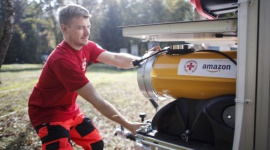 PCK dzięki wsparciu Amazon tworzy miejsca tymczasowego pobytu dla zakażonych COV Problemy społeczne, BIZNES - Głównym partnerem PCK w walce z koronawirusem jest Amazon, który przekazał ponad 1,5 miliona złotych dla PCK na zakup środków ochronnych i tworzenie tymczasowych miejsc pobytu dla osób zakażonych COVID-19.