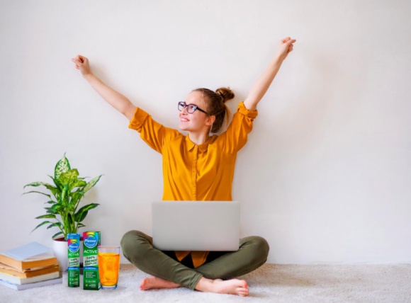 5 praktycznych porad, jak nie usnąć przed komputerem Styl życia, LIFESTYLE - Kolejny dzień w pracy, a ty już w pierwszej godzinie przed monitorem czujesz, że zaraz zaśniesz? A przecież masz do zrobienia tyle ważnych rzeczy! Oto parę niezawodnych rad, jak zachować koncentrację do samego końca długiego dnia roboczego.