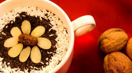 Długa tradycja świątecznych przysmaków – pierogi i mocne trunki na polskim stole Styl życia, LIFESTYLE - Wiele świątecznych dań, deserów, trunków i napojów wywodzi się z długich tradycji mocno zakorzenionych w historii naszego kraju. Pierwsze wzmianki o pierogach i piernikach na naszych ziemiach pochodzą ze średniowiecza, a Polska Wódka towarzyszy nam już od ponad 500 lat.