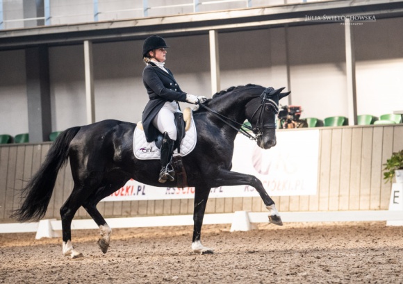 Julia Moczak: Praca z końmi to doskonałe przygotowanie do bycia liderem Styl życia, LIFESTYLE - Julia Moczak: Praca z końmi to doskonałe przygotowanie do bycia liderem