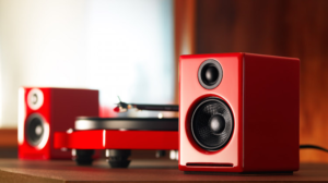 AudioengineA2Red Innowacyjne systemy muzyczne, które współpracują ze wszystkimi urządzeniami i aplikacjami do przesyłania strumieniowego, bez względu na to, jak się łączysz i słuchasz.